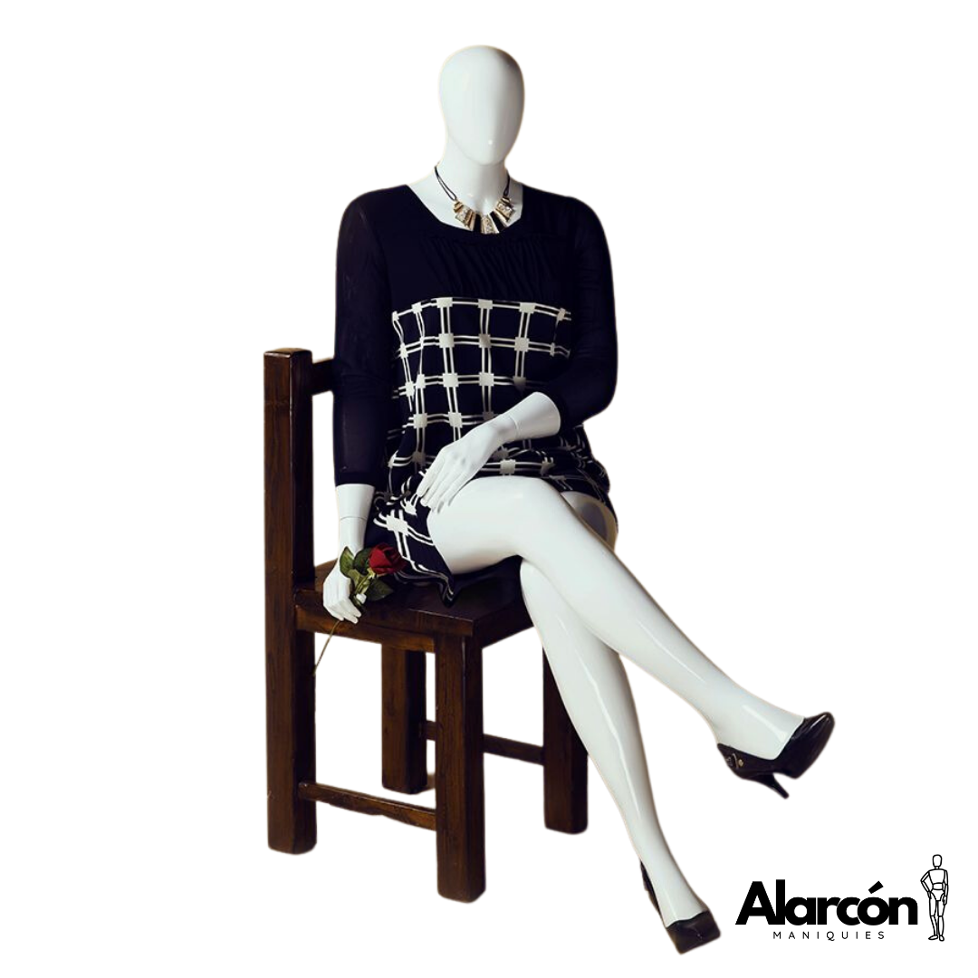 111 Maniquí Mujer Plus Size Sentada AVIS-4 - Imagen 1